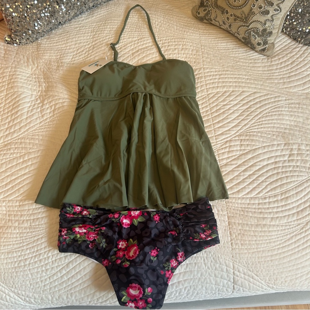 Beachsissi Olive Green Tankini Top with Black Floral Bottoms, Size Small 🆕